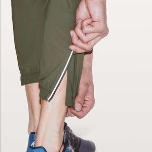 MENS SURGE JOGGER SIZE M